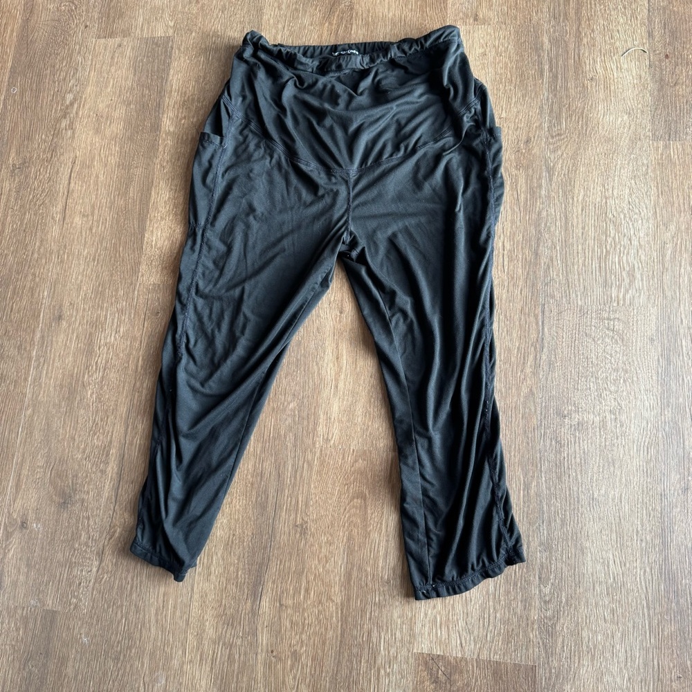 Quinee Women’s Maternity Black Capris Adjustable Waistline XL